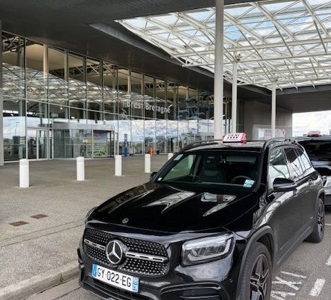 baie de douarnenez taxi assure votre transfert à l'arrivée ou au départ de l'aéroport Brest Bretagne 7j/j